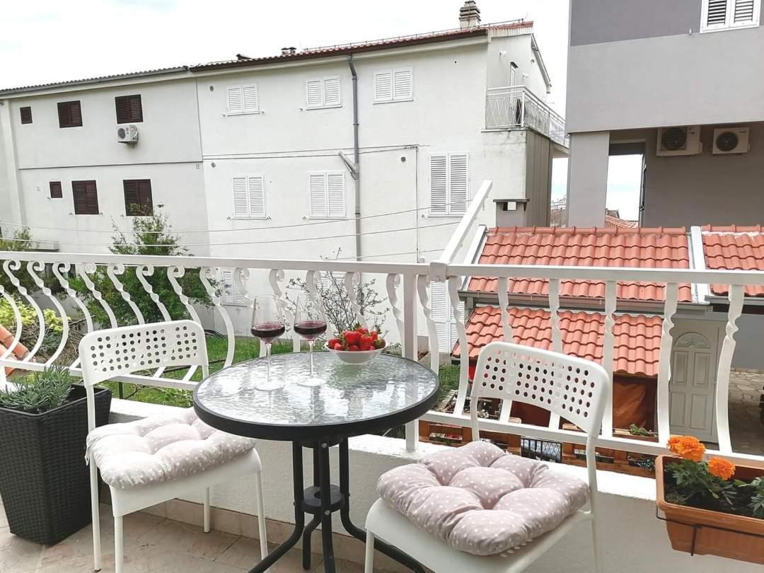 Apartman Komadina Hotell Makarska Eksteriør bilde