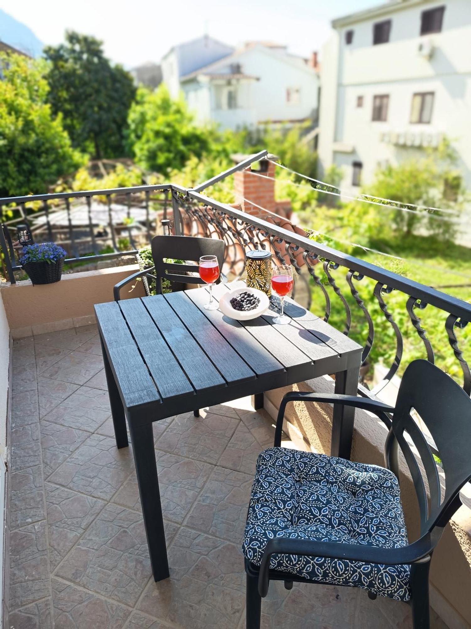 Apartman Komadina Hotell Makarska Eksteriør bilde