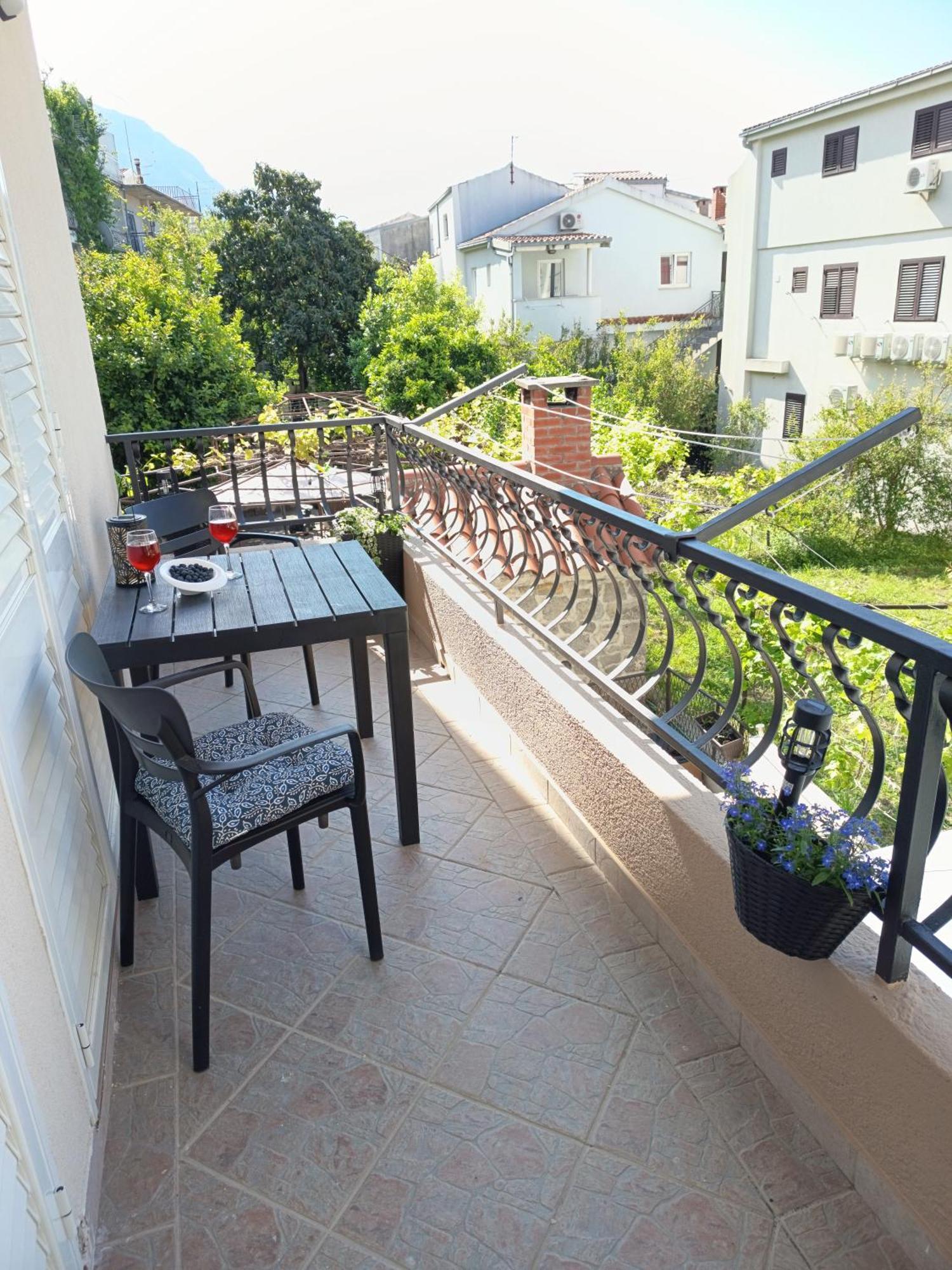 Apartman Komadina Hotell Makarska Eksteriør bilde